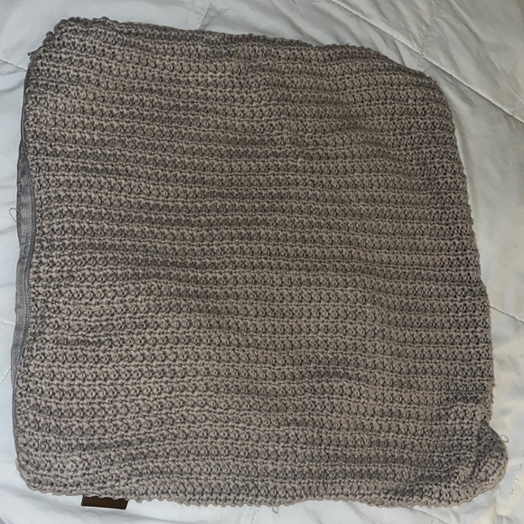 Ugg pillow case - Picture 5 of 8